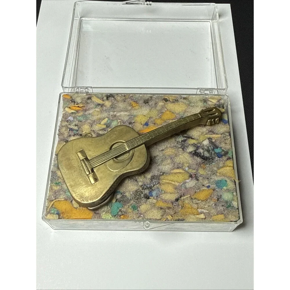 Vintage Acoustic Guitar Belt Buckle 1978 Solid Brass Baron BBB Model 6003